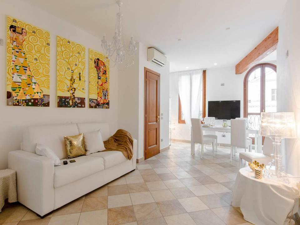 Palazzo Teatro Vecchio-Holiday Suites Salò Екстериор снимка