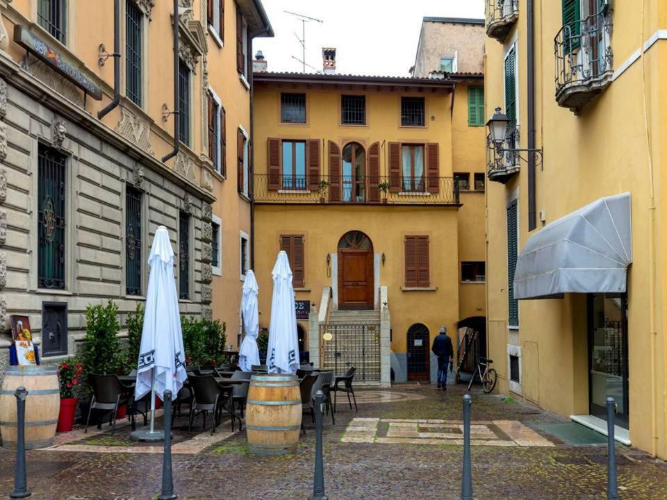 Palazzo Teatro Vecchio-Holiday Suites Salò Екстериор снимка