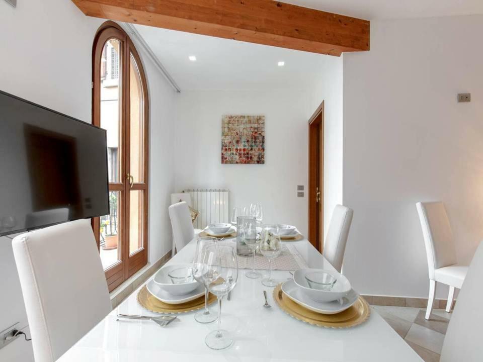 Palazzo Teatro Vecchio-Holiday Suites Salò Екстериор снимка