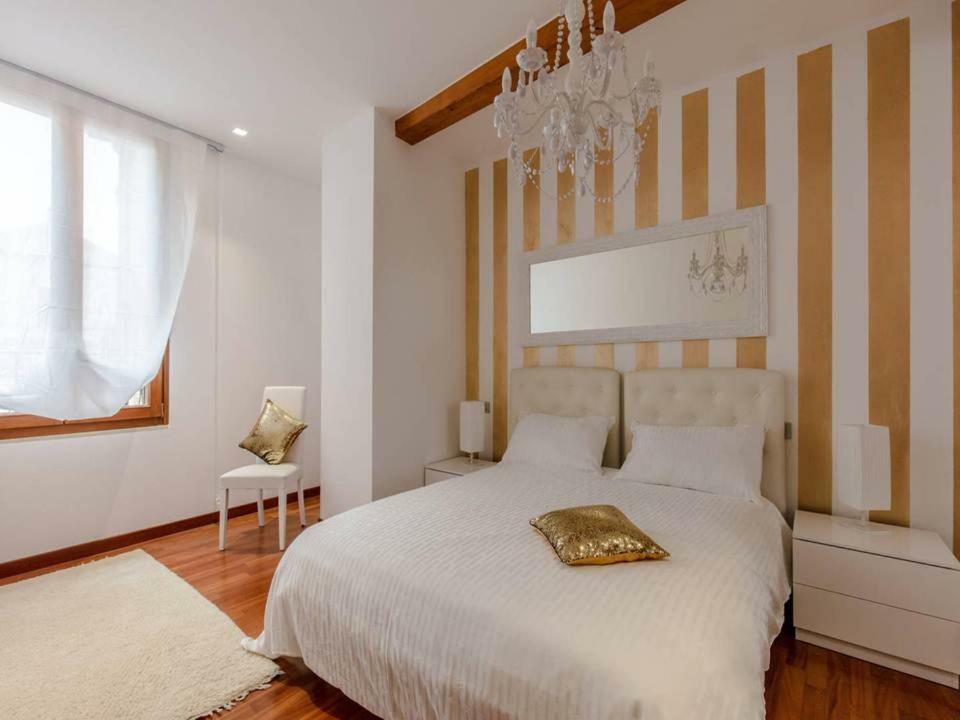 Palazzo Teatro Vecchio-Holiday Suites Salò Екстериор снимка