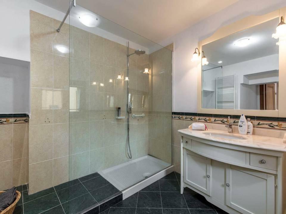 Palazzo Teatro Vecchio-Holiday Suites Salò Екстериор снимка