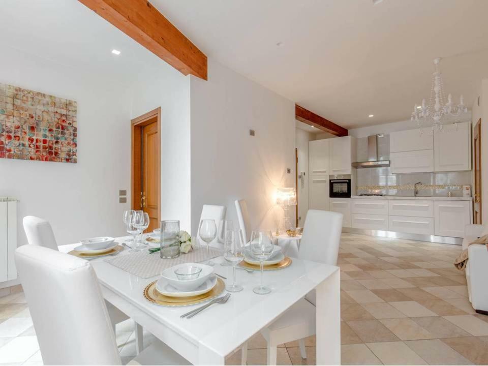 Palazzo Teatro Vecchio-Holiday Suites Salò Екстериор снимка