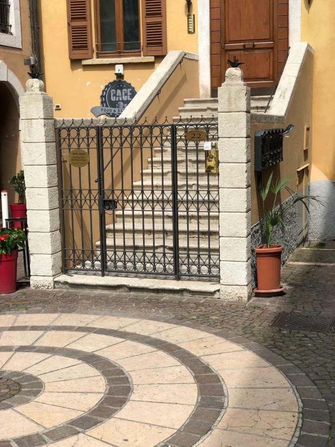 Palazzo Teatro Vecchio-Holiday Suites Salò Екстериор снимка