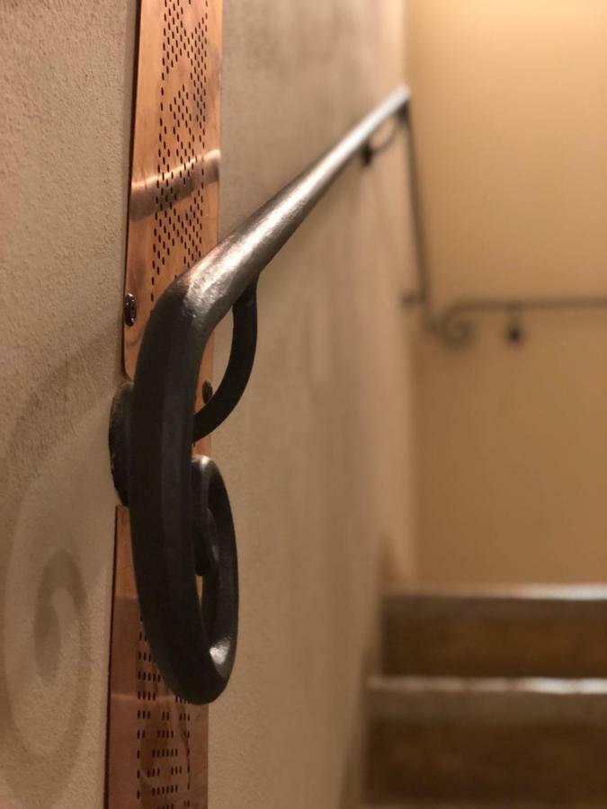 Palazzo Teatro Vecchio-Holiday Suites Salò Екстериор снимка