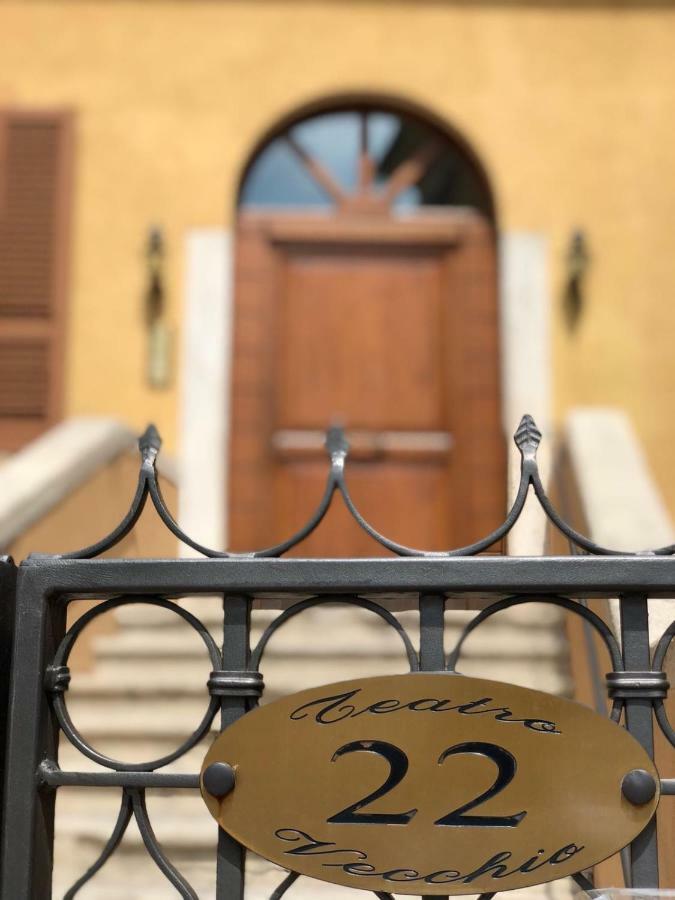 Palazzo Teatro Vecchio-Holiday Suites Salò Екстериор снимка