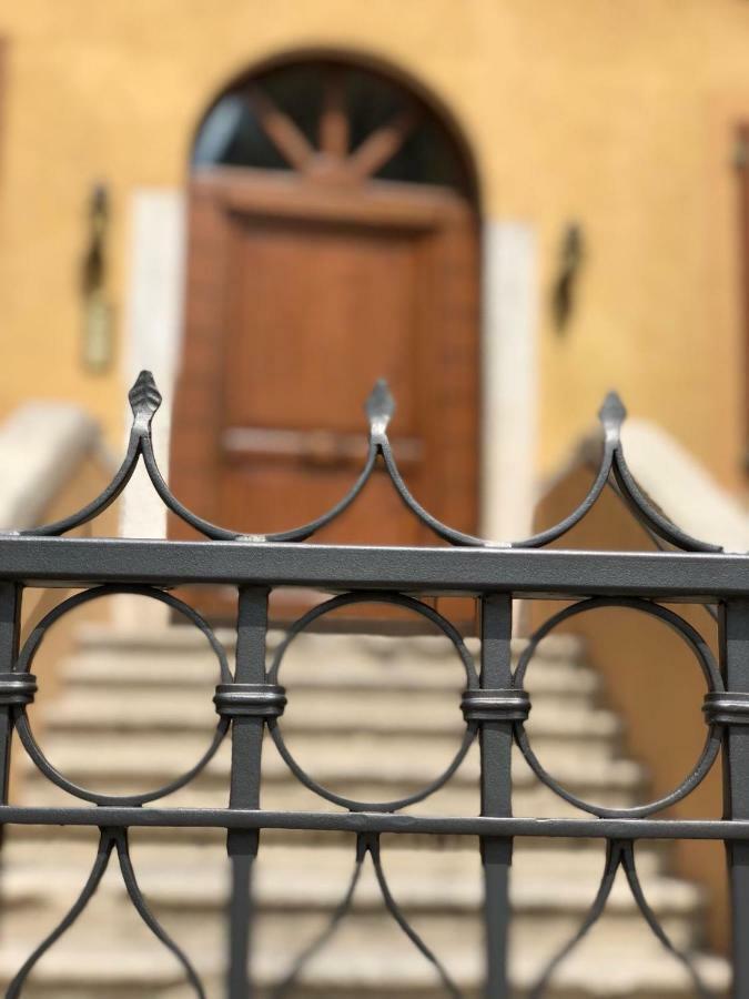 Palazzo Teatro Vecchio-Holiday Suites Salò Екстериор снимка